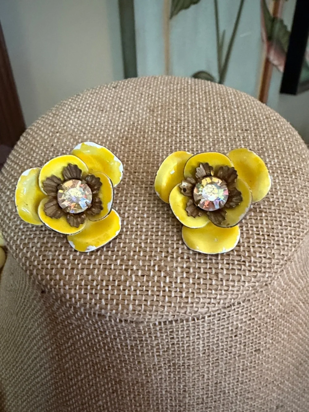 VTG Yellow Double-Strand Beaded Necklace with Floral Earrings